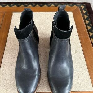 Korks Black Leather Women’s ankle boots Size 6 Excellent like NEW Condition